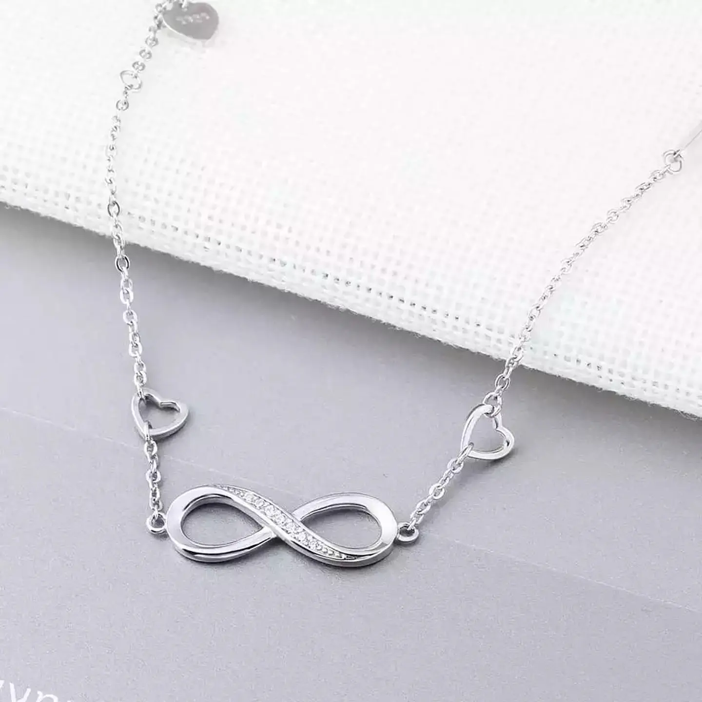 Pulsera Infinito Con Circones Plateada 3