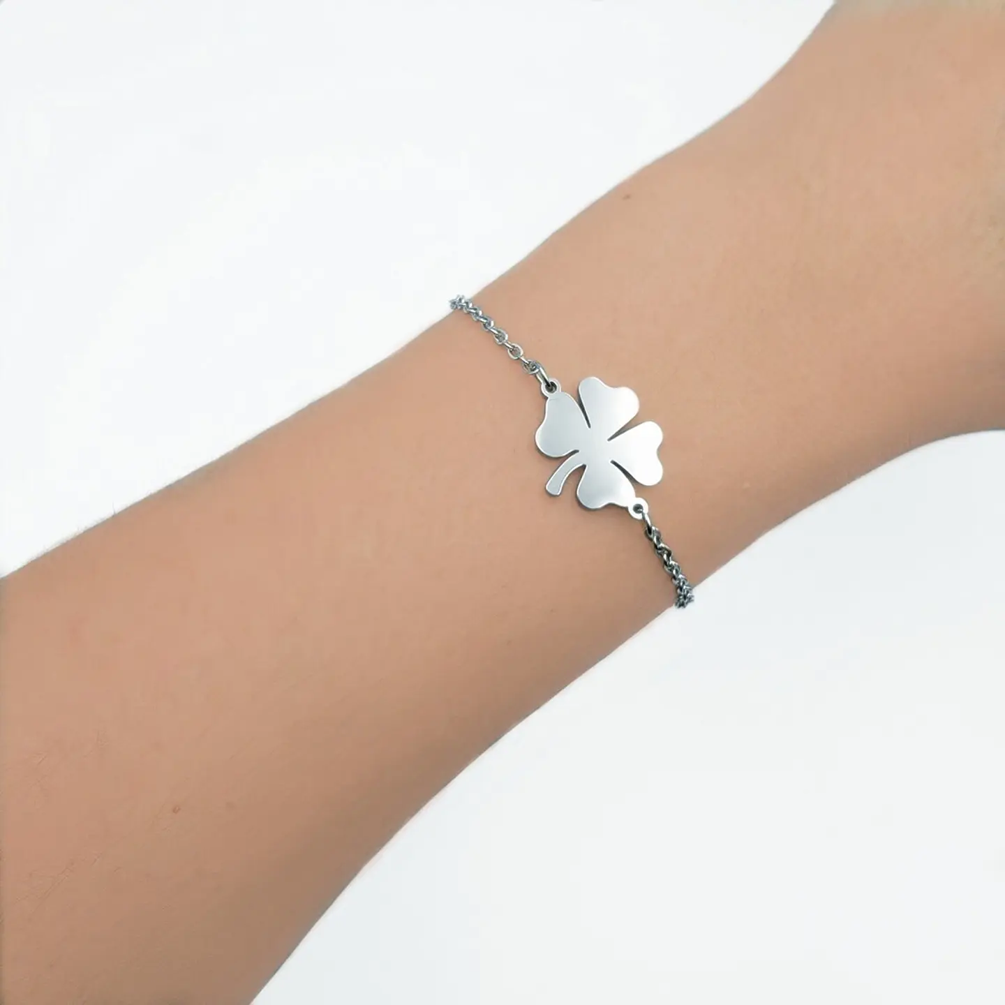Pulsera Trebol de La Suerte Plateada Acero 2