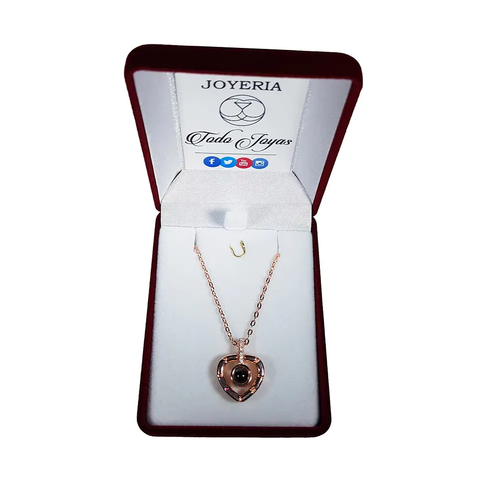 Collar Corazon Te Amo en 100 Idiomas Dorado 2