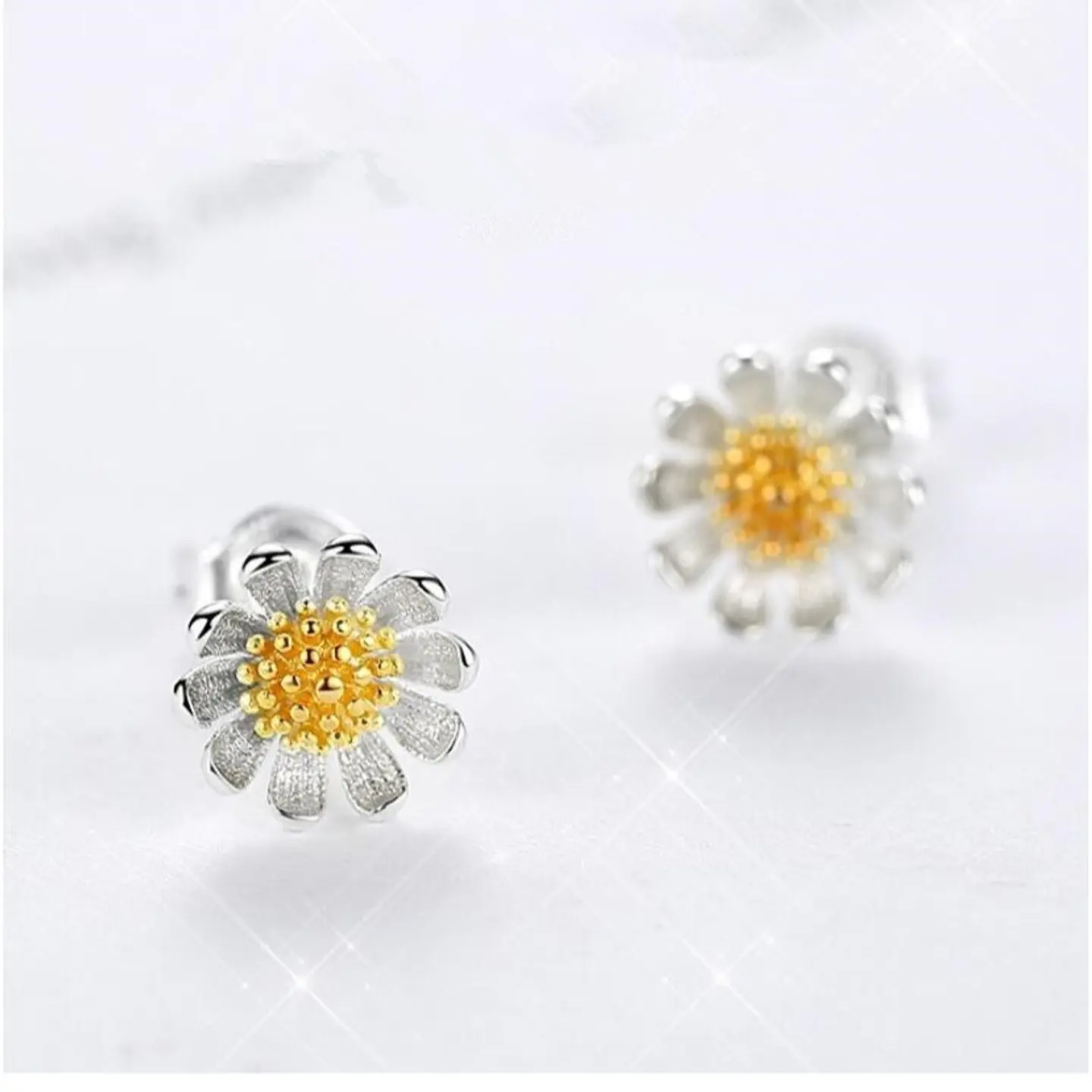 Aros Mini Flor Margarita Plateados 4