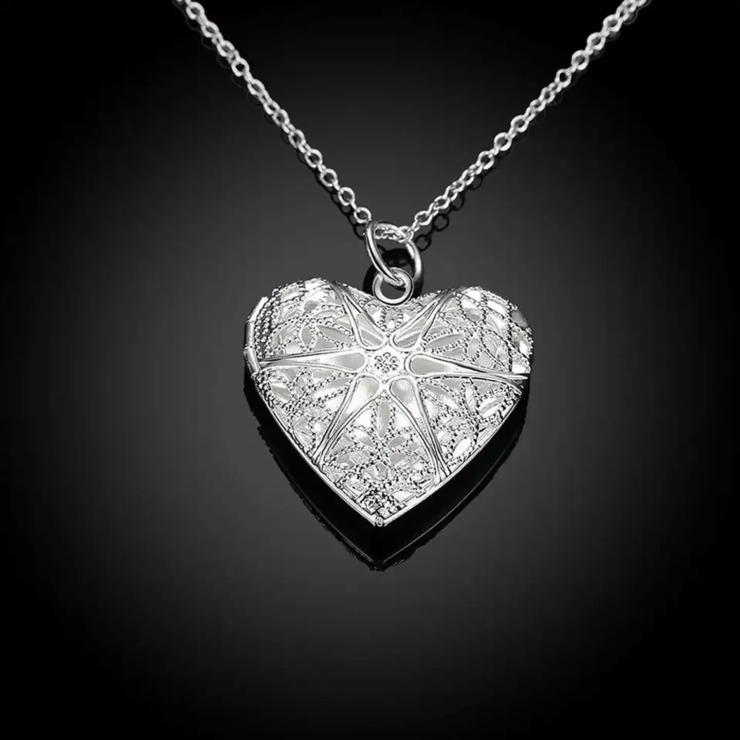 Collar Relicario Corazon Plateado 4
