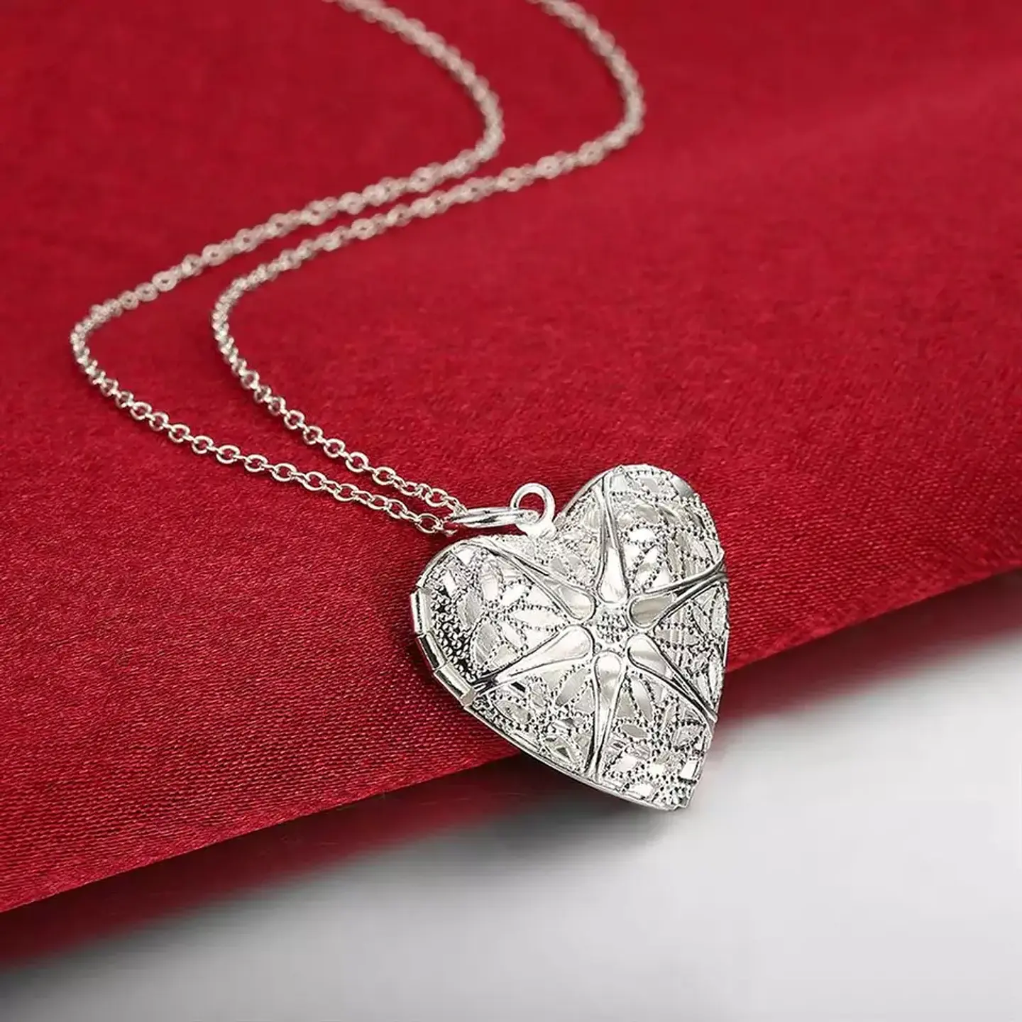 Collar Relicario Corazon Plateado 6
