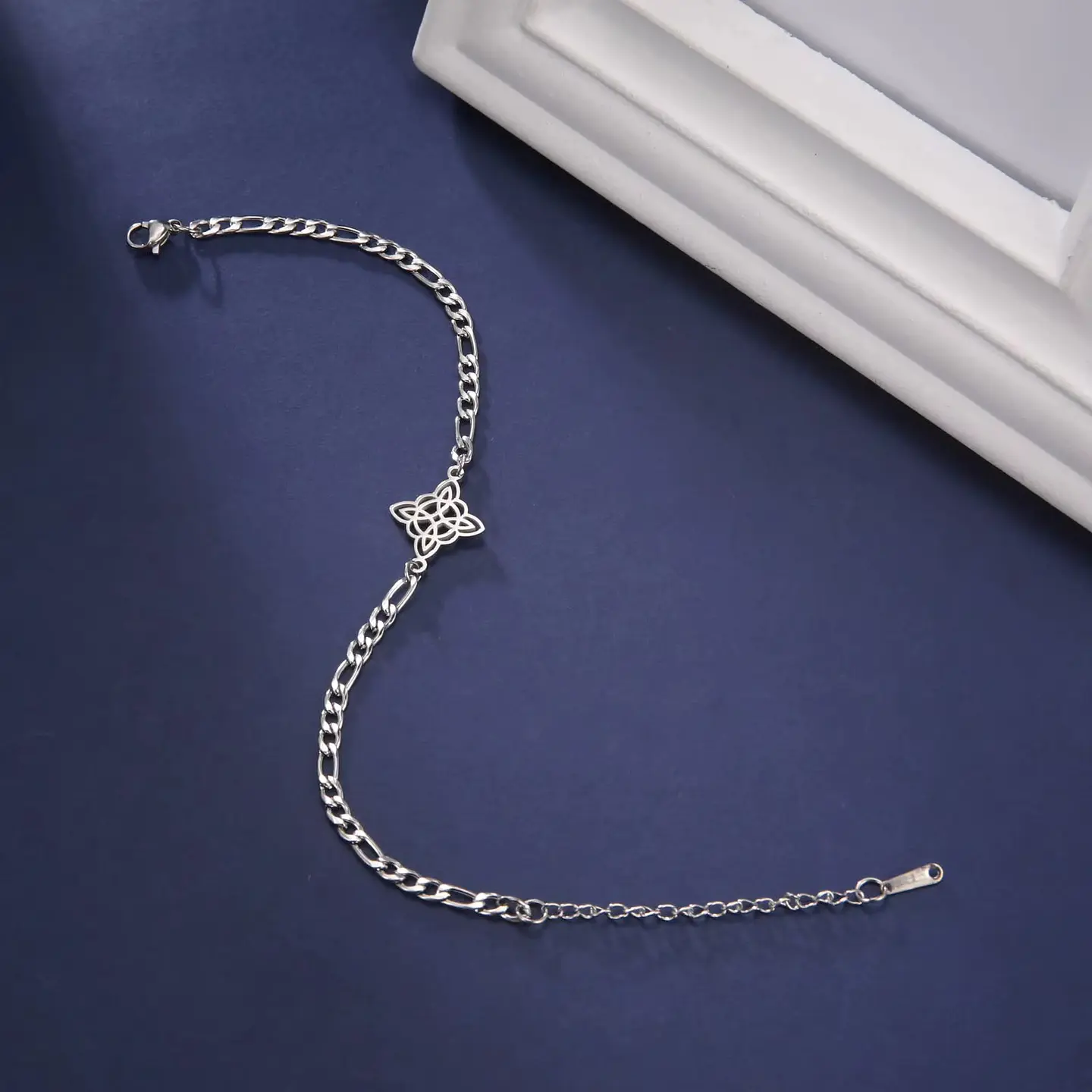 Pulsera Nudo de Bruja Celta Fígaro Plateada Acero 3