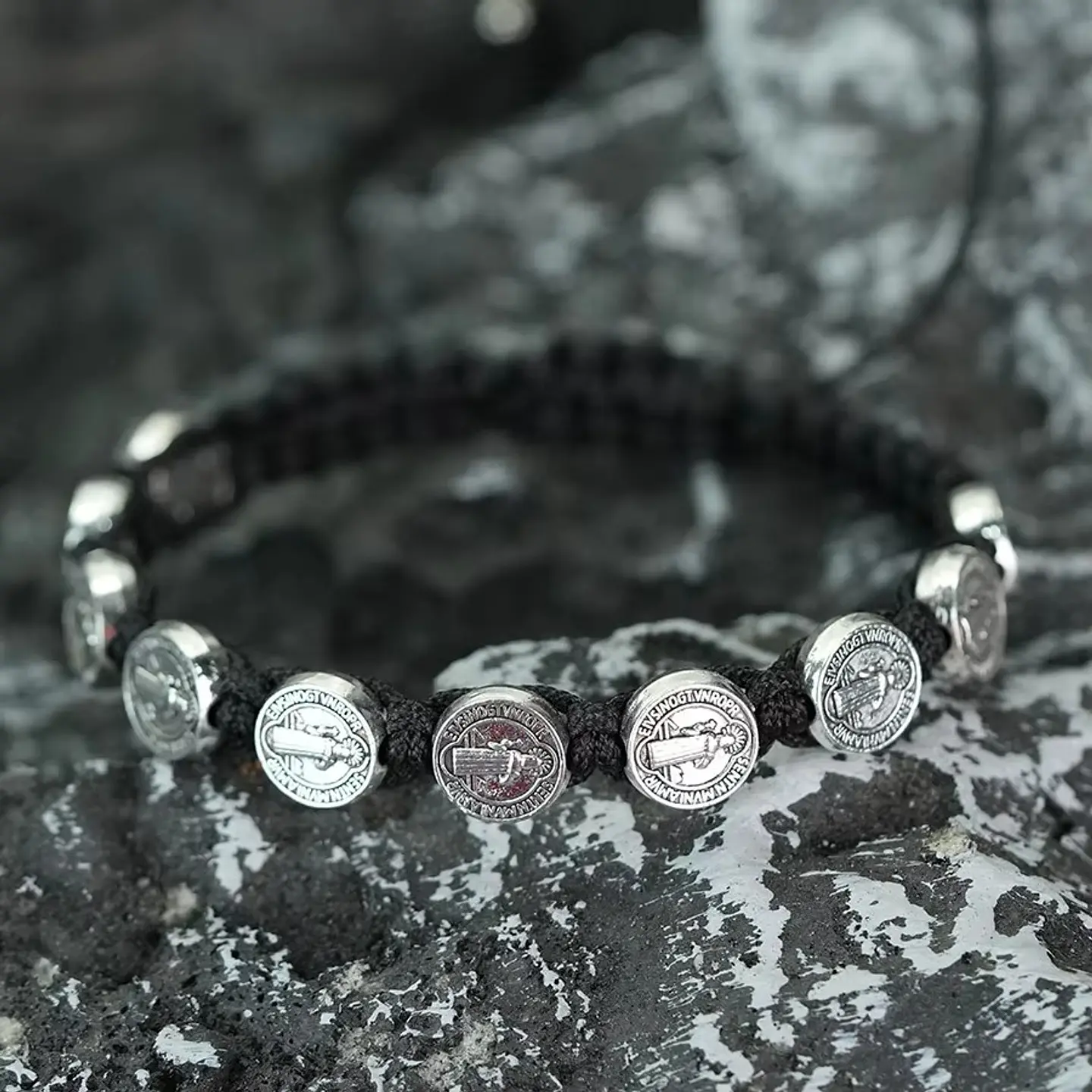 Pulsera Hilo Negro San Benito Protector 10 Medallas MD1128 3