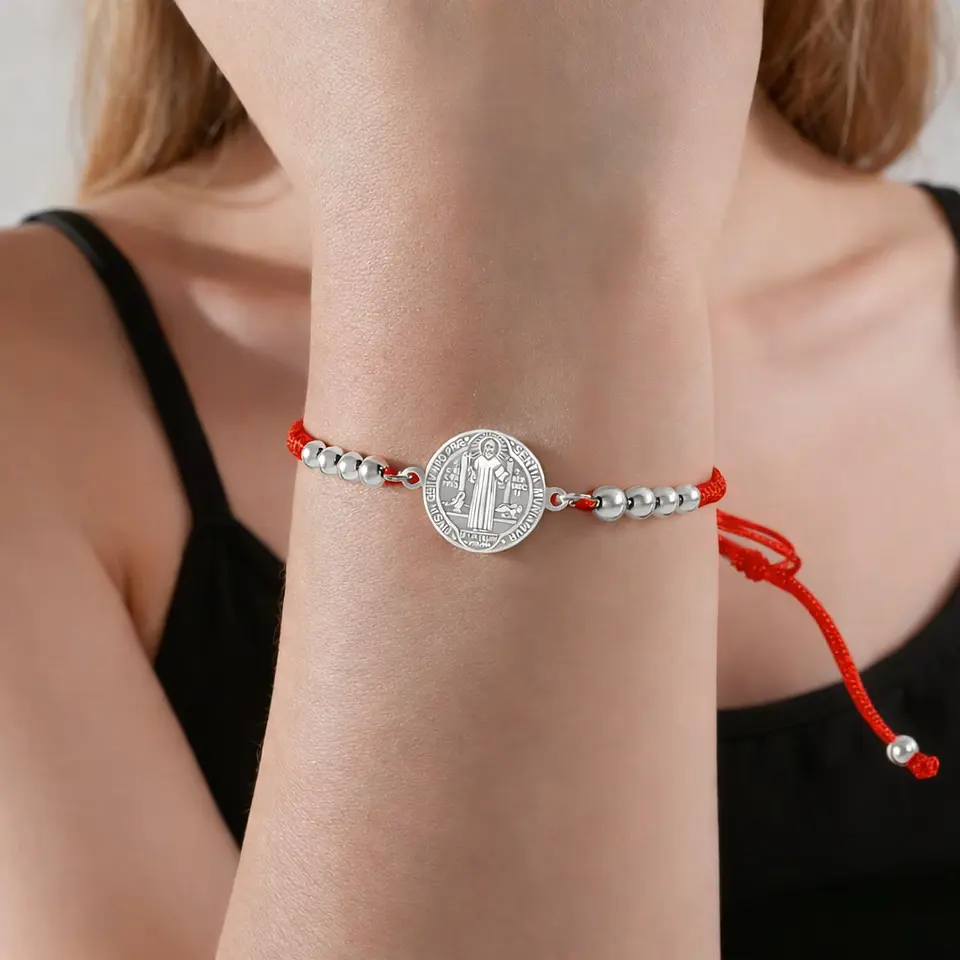 Pulsera Medalla San Benito Hilo Rojo y Acero Plateado 2