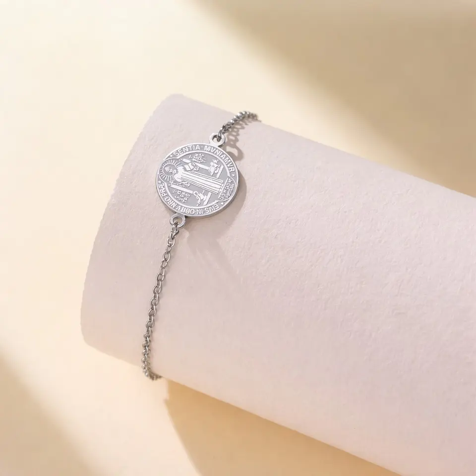 Pulsera Medalla San Benito Acero Plateada 4