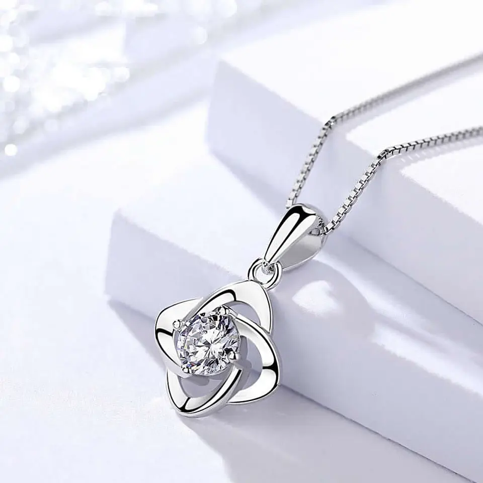 Collar Colgante Flor Blanca Plateada 3