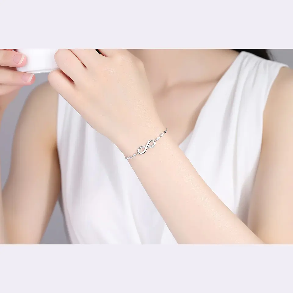 Pulsera Infinito Con Circones Plateada 5