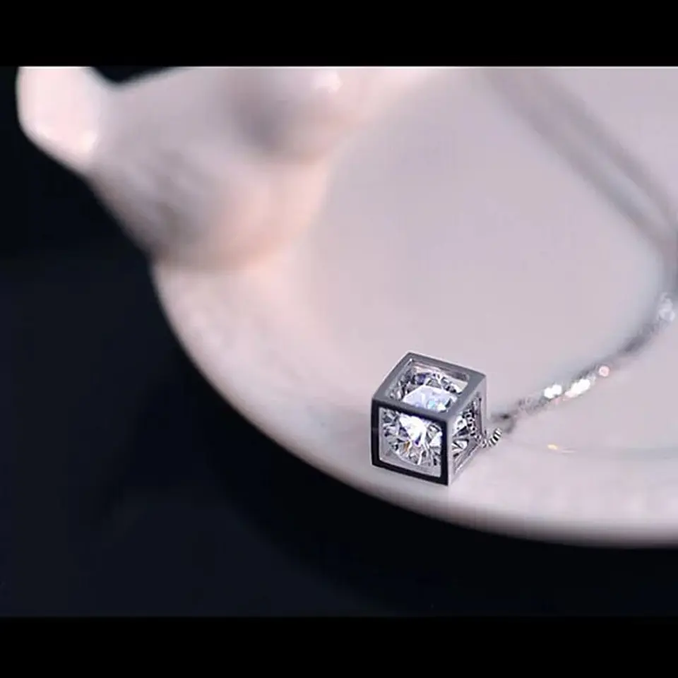 Collar Cubo con Circon Plateado 4