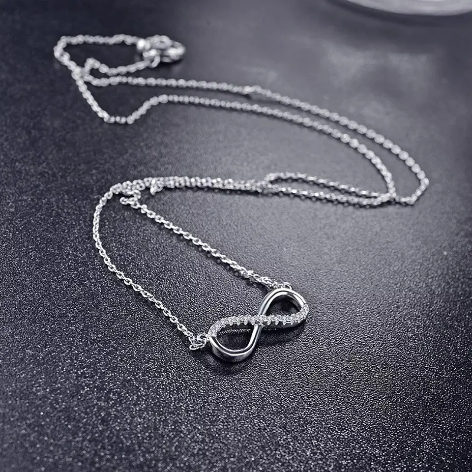 Collar Infinito con Circones Plateado 3