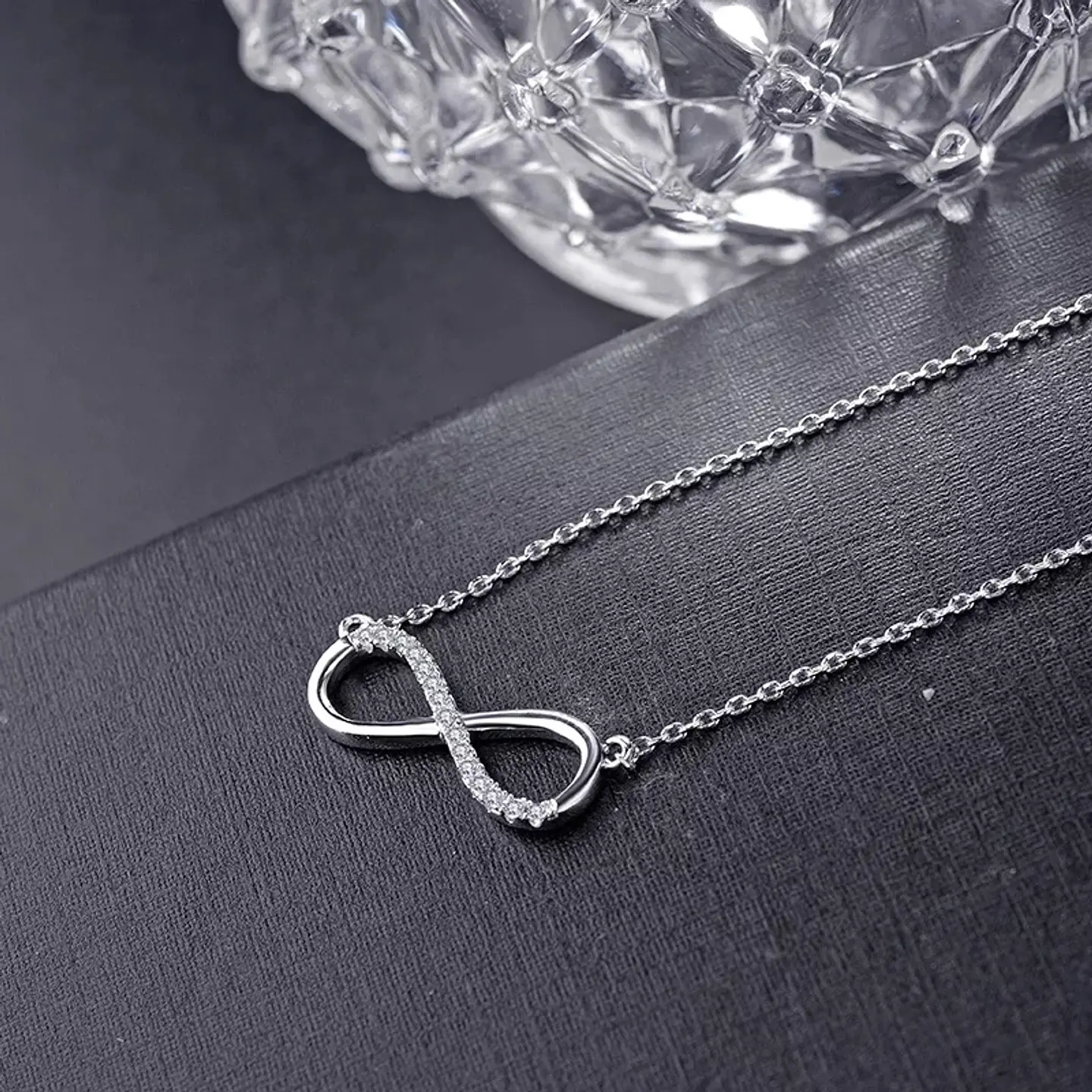 Collar Infinito con Circones Plateado 7