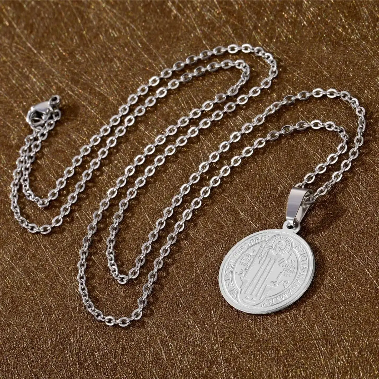 Collar Medalla San Benito Protector Acero Plateado 2