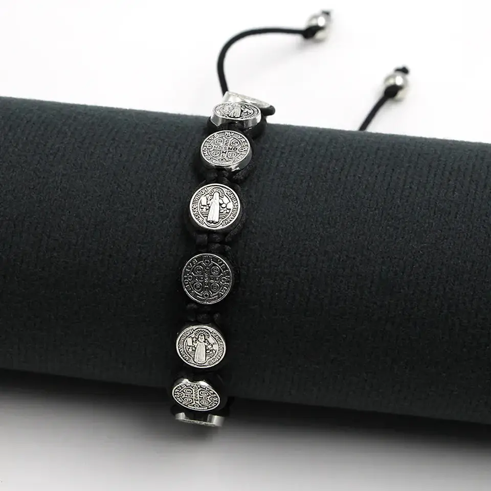Pulsera Hilo Negro San Benito Protector 10 Medallas 2