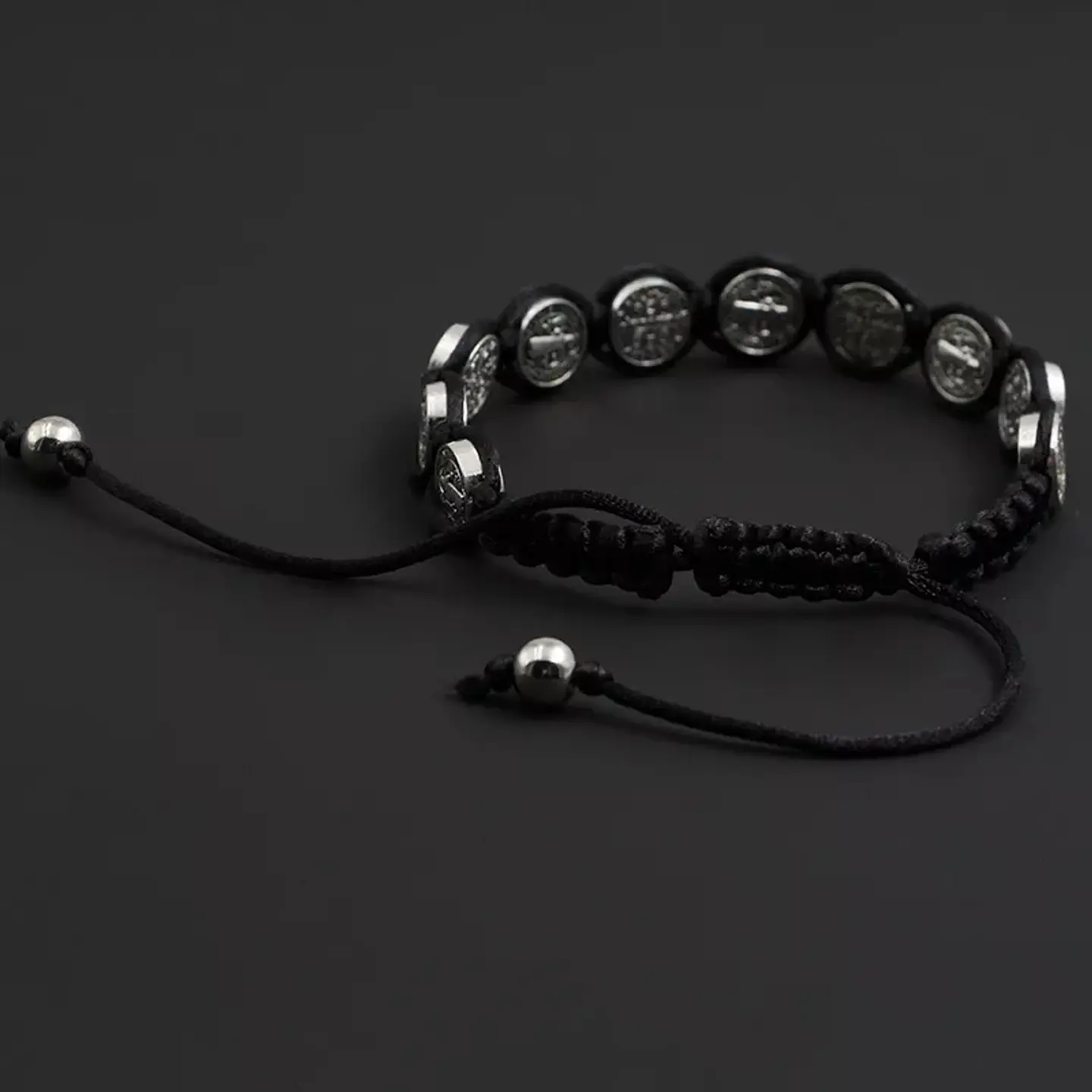 Pulsera Hilo Negro San Benito Protector 10 Medallas 4
