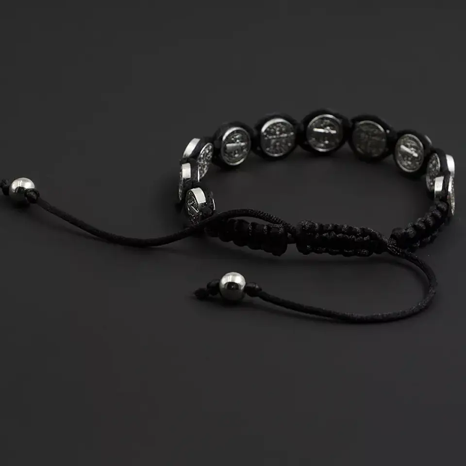 Pulsera Hilo Negro San Benito Protector 10 Medallas 4
