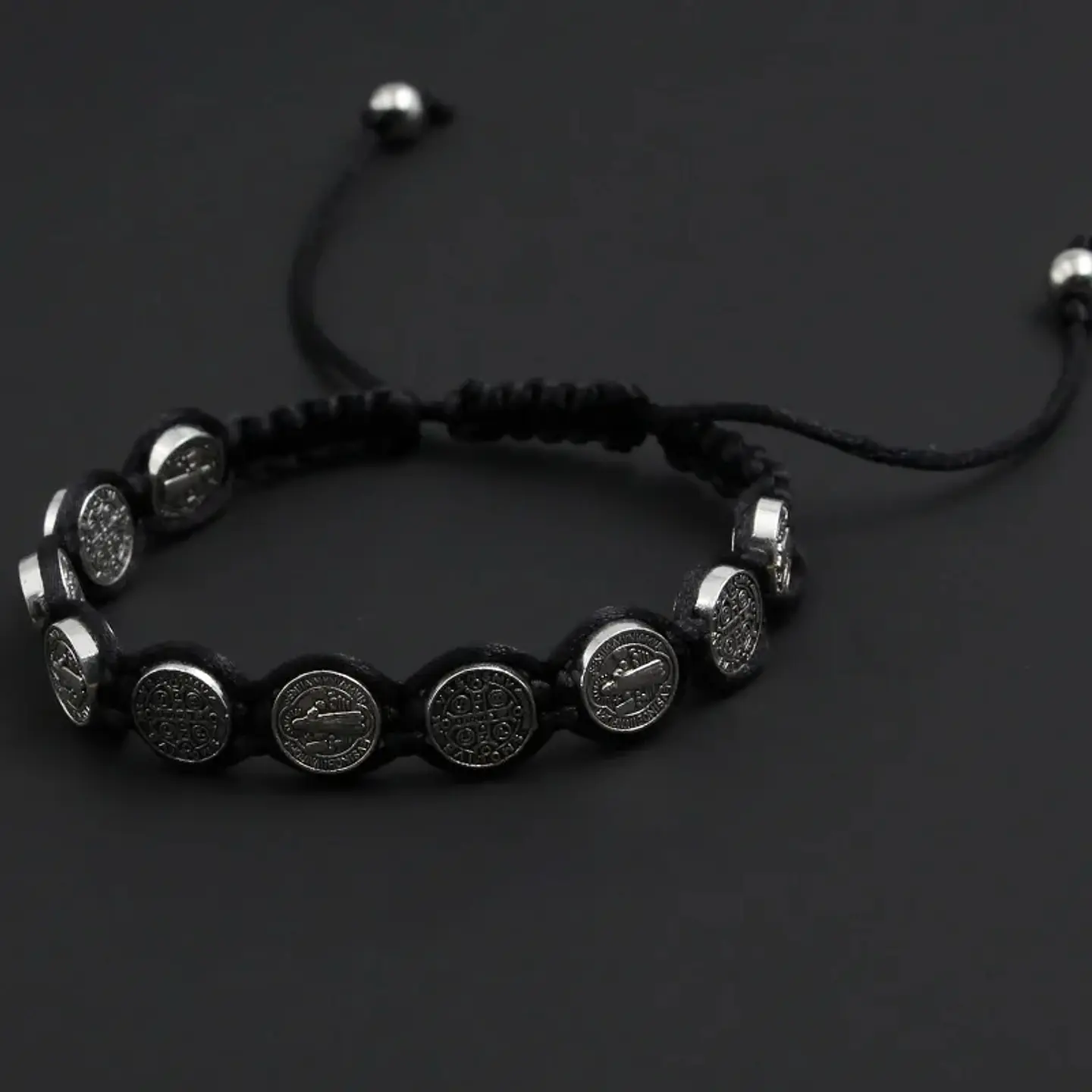 Pulsera Hilo Negro San Benito Protector 10 Medallas 6