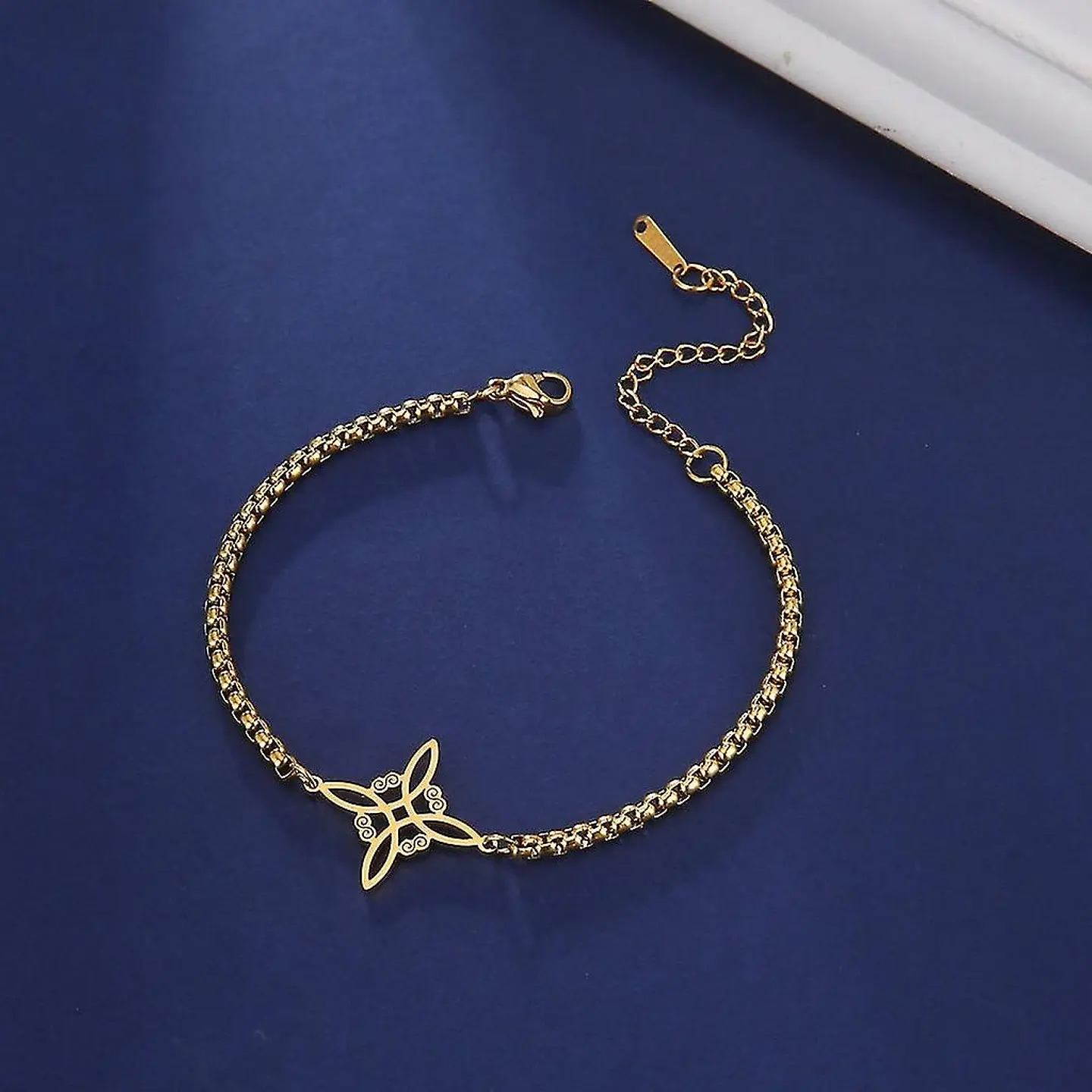 Pulsera Nudo de Bruja Celta Dorada Acero 3