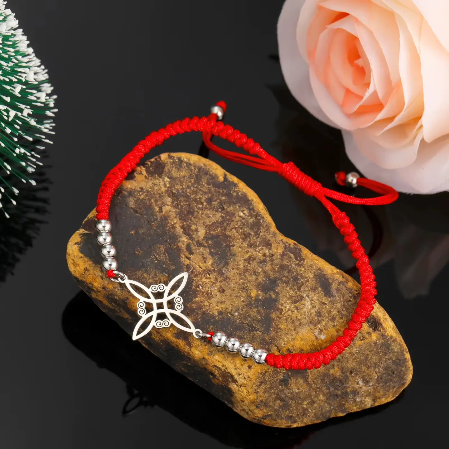 Pulsera Nudo de Bruja Celta Plateada Acero y Cuerda Roja 4