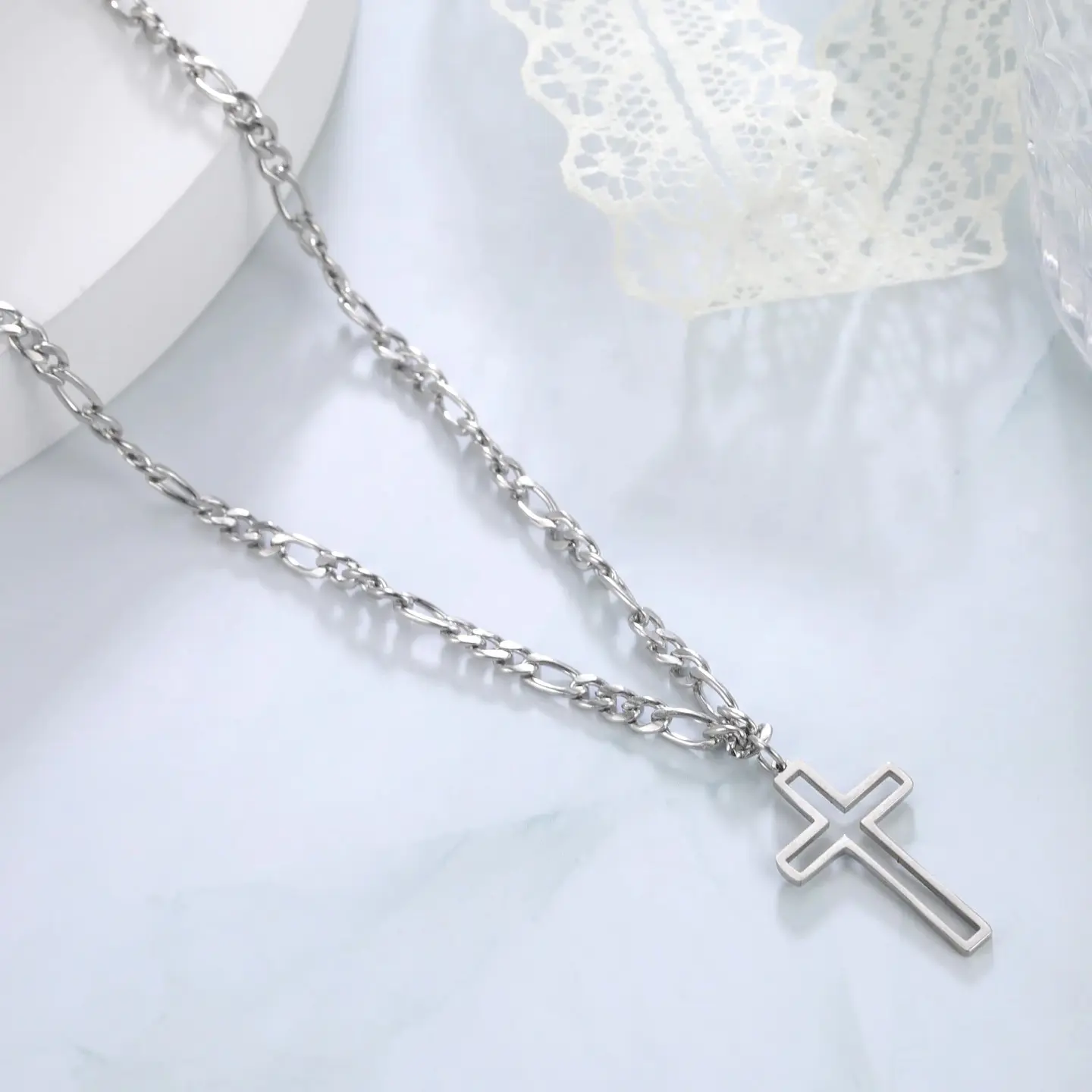 Colgante Collar Cruz Biselada Fígaro Acero Plateado 2