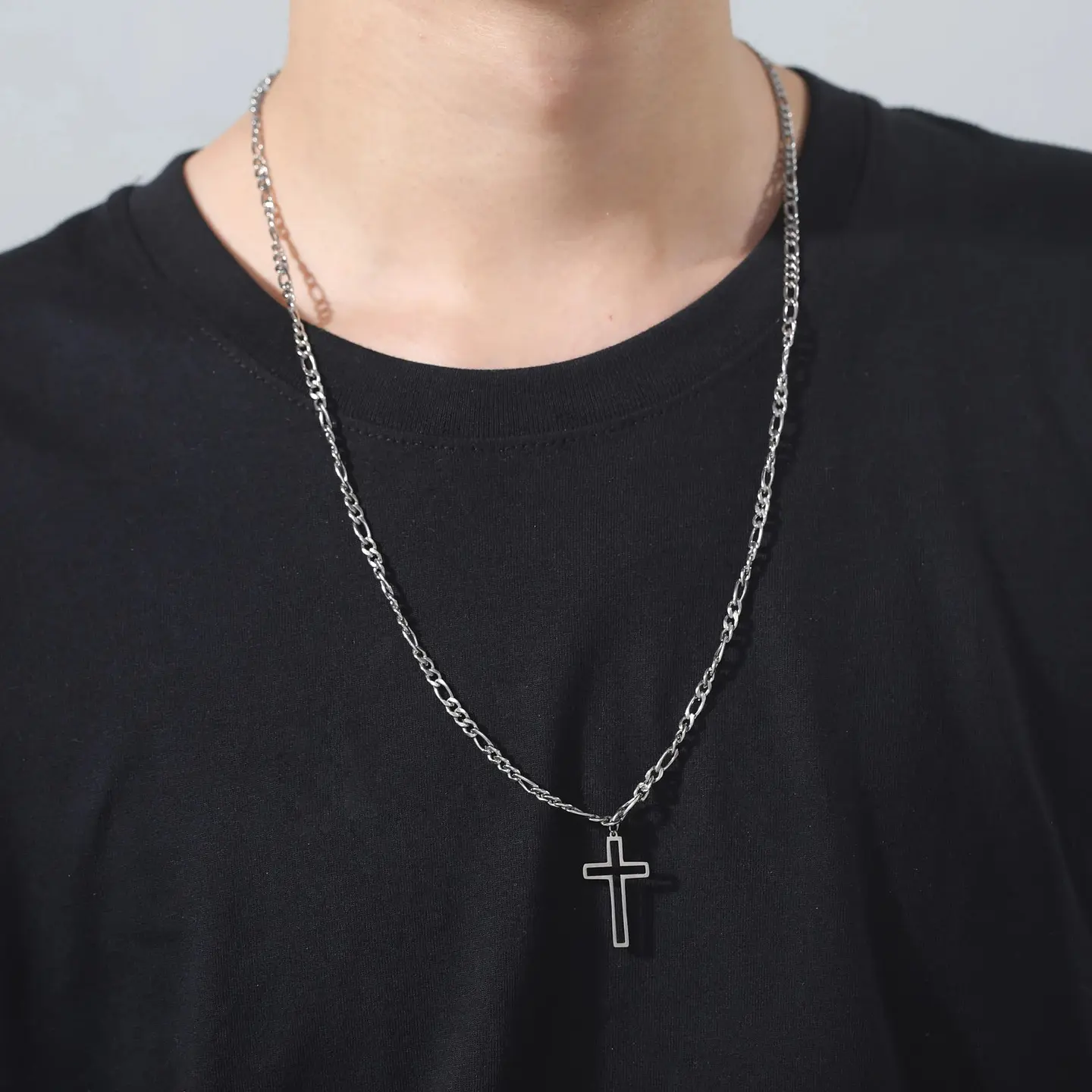 Colgante Collar Cruz Biselada Fígaro Acero Plateado 4