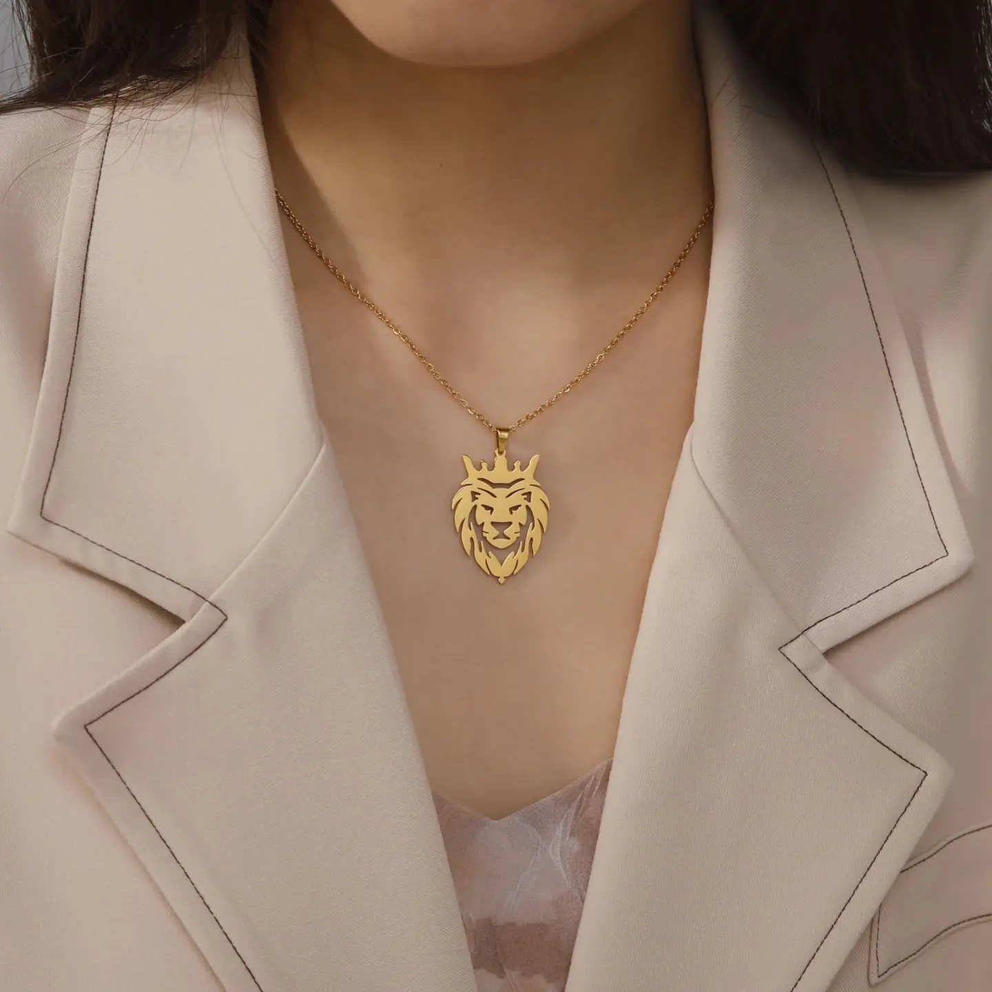 Collar Cabeza Leon Corona King Acero Dorado 3