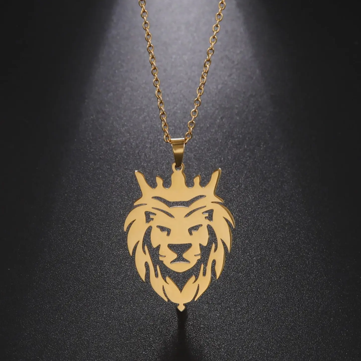 Collar Cabeza Leon Corona King Acero Dorado 6