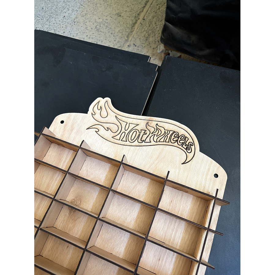 Exhibidor Hot Wheels madera 2