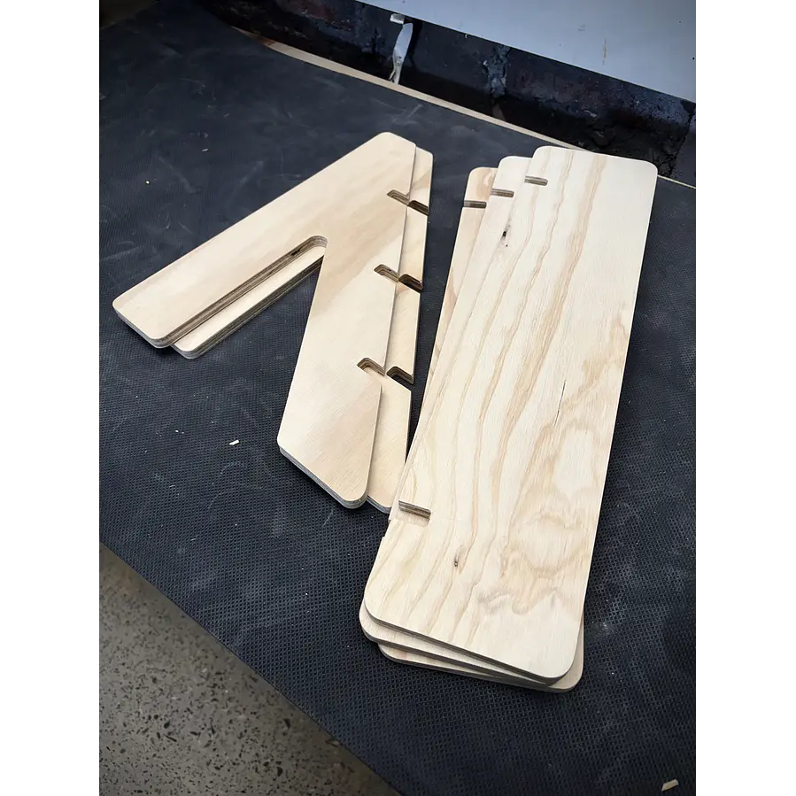 Exhibidor 3 niveles madera 4