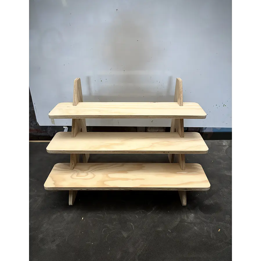 Exhibidor 3 niveles madera 3