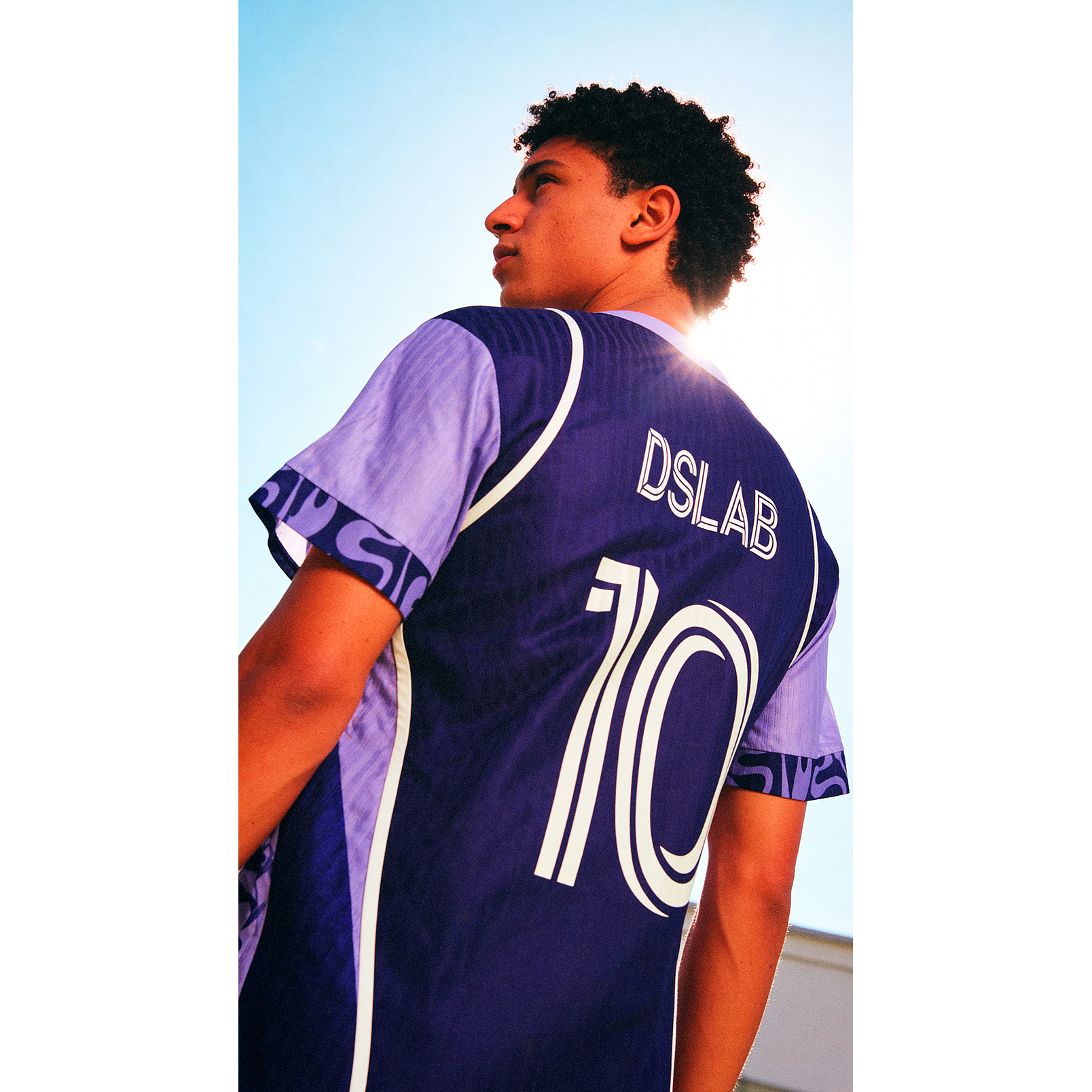 Arte de Futebol Roxa • Layout Esportivo Moderno para Interclasse e Futebol Amador • Arte Vetorial 5