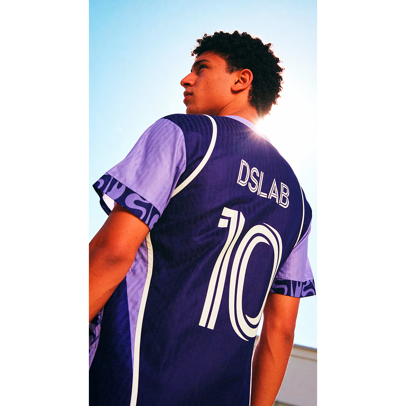 Arte de Futebol Roxa • Layout Esportivo Moderno para Interclasse e Futebol Amador • Arte Vetorial 5