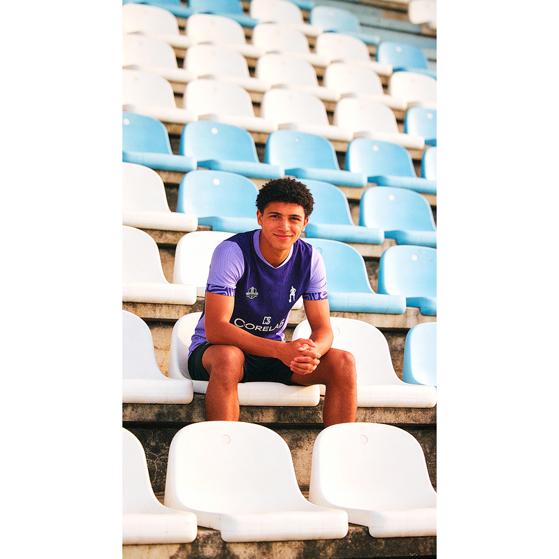 Arte de Futebol Roxa • Layout Esportivo Moderno para Interclasse e Futebol Amador • Arte Vetorial 6