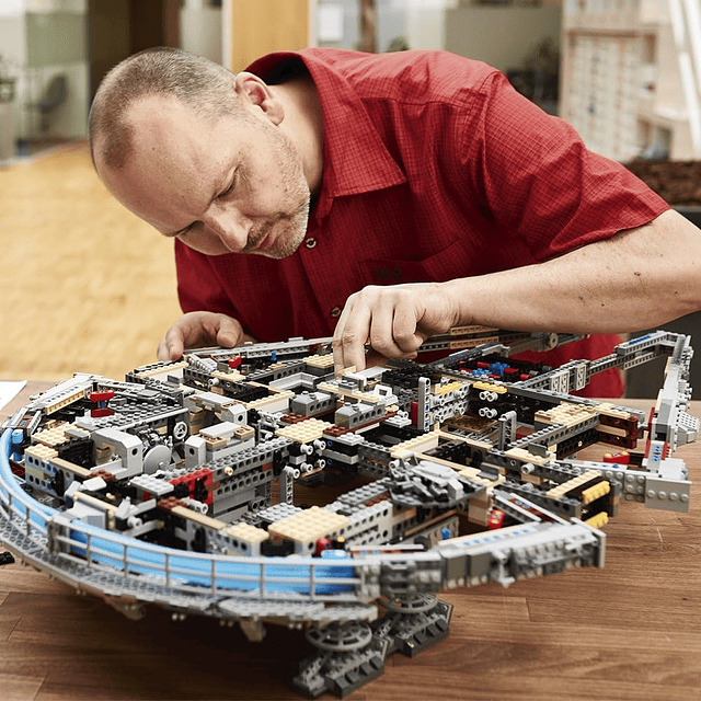 Juego de armado de LEGO Star Wars Millennium Falcon 75192 (7541 piezas)