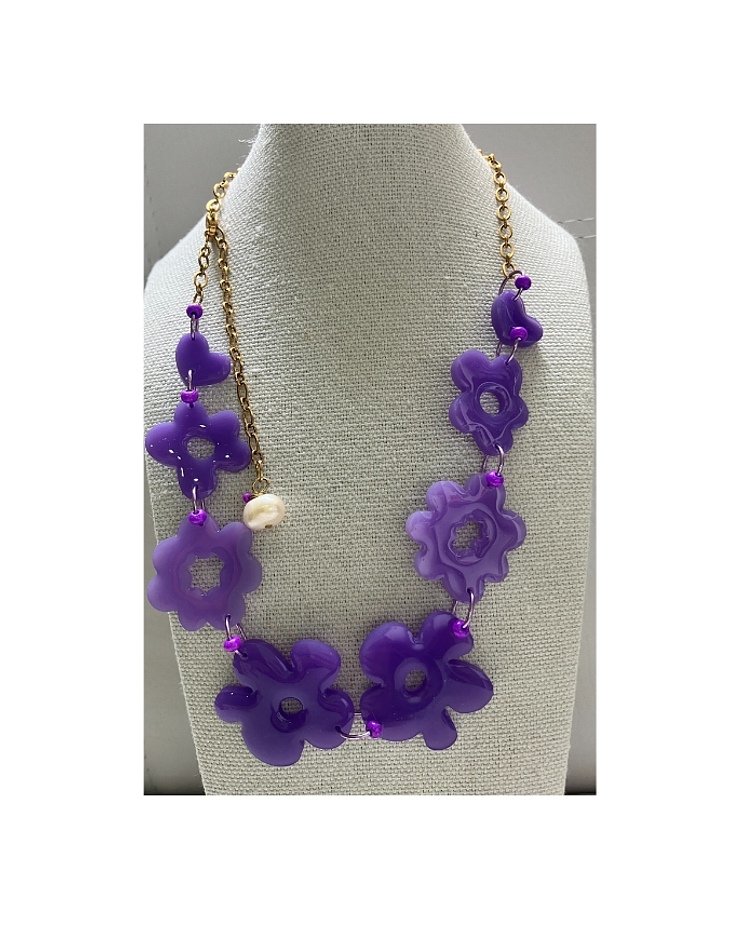 Collar flores violeta