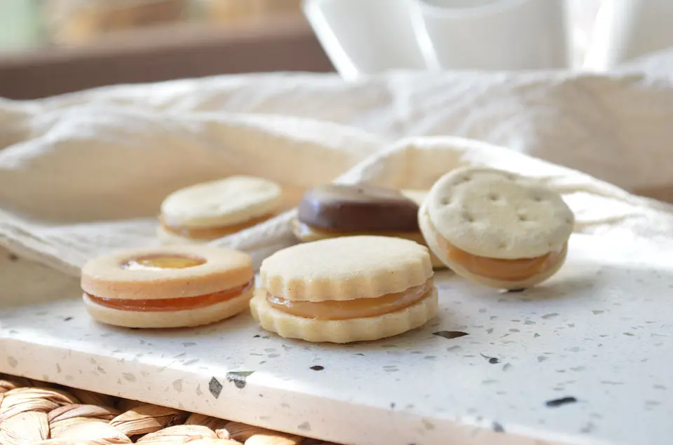 Cajita Mix de Galletas y Alfajores Cóctel 15 Unidades 2