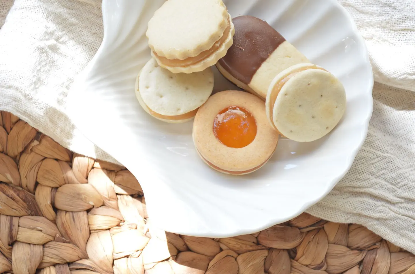 Cajita Mix de Galletas y Alfajores Cóctel 15 Unidades 1