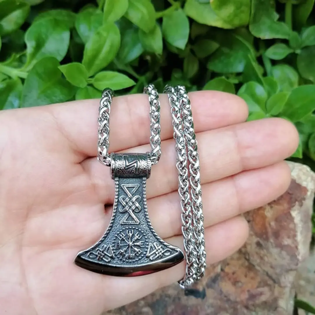 Collar Vikingo Hacha Tallada Runa, Acero Quirúrgico, Hombre 2