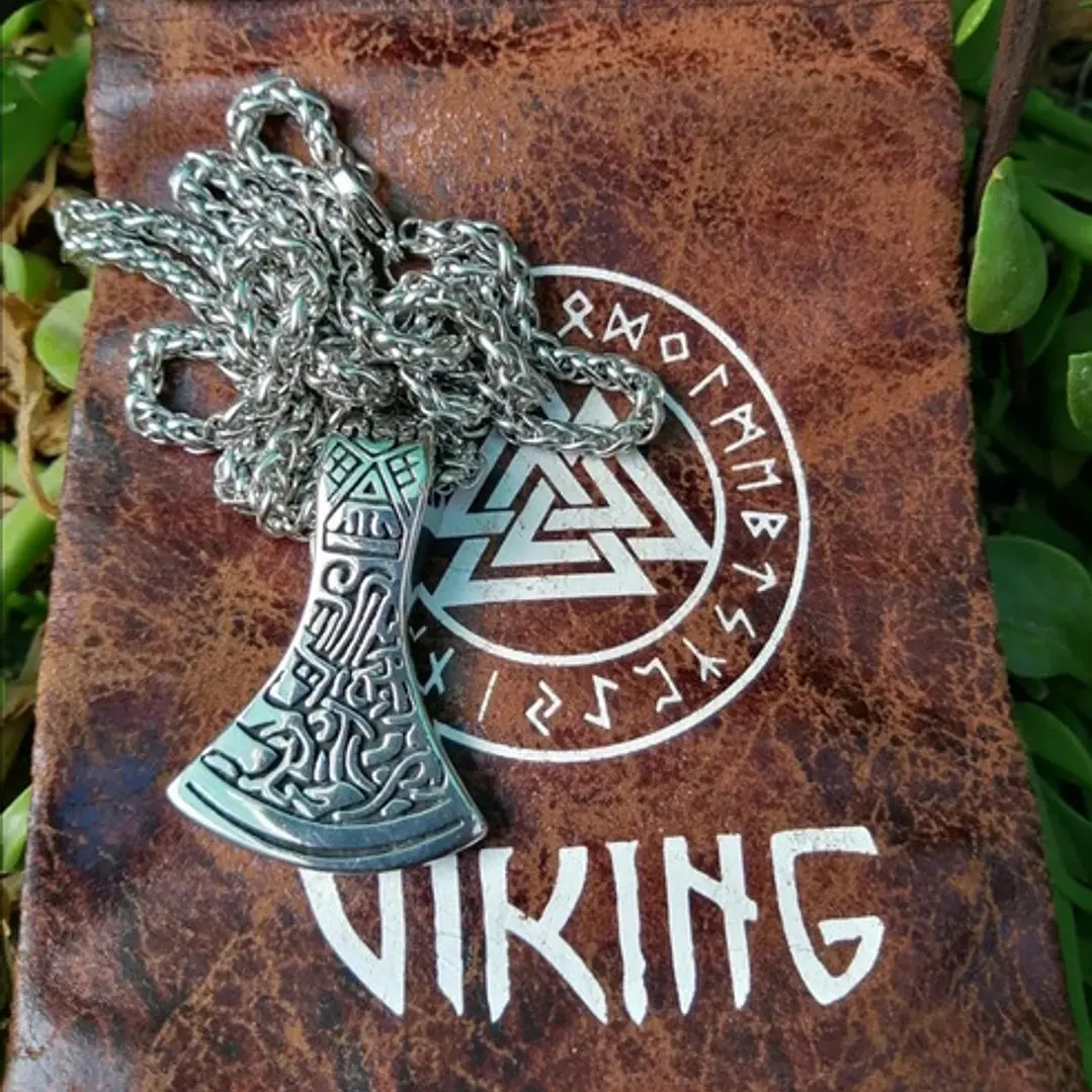 Collar Vikingo Hacha Tallada, Acero Inoxidable, Unisex 3