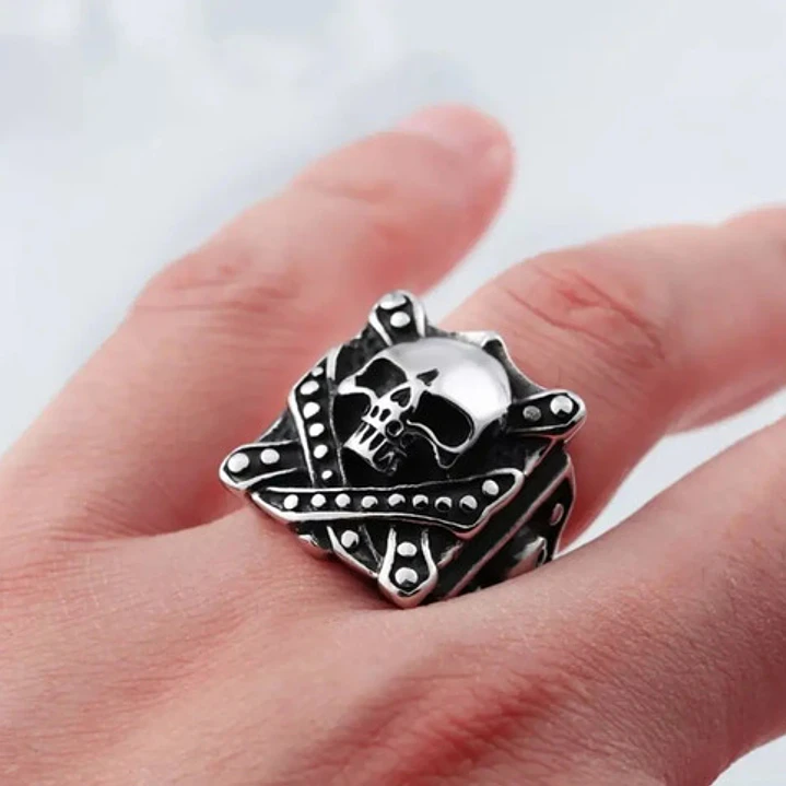 Anillo Calavera Tachas, Acero Inoxidable 3