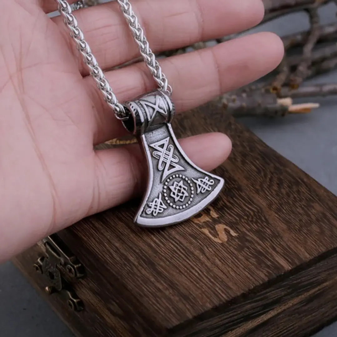 Collar Vikingo Hacha Tallada, Acero Inoxidable, Hombre 3