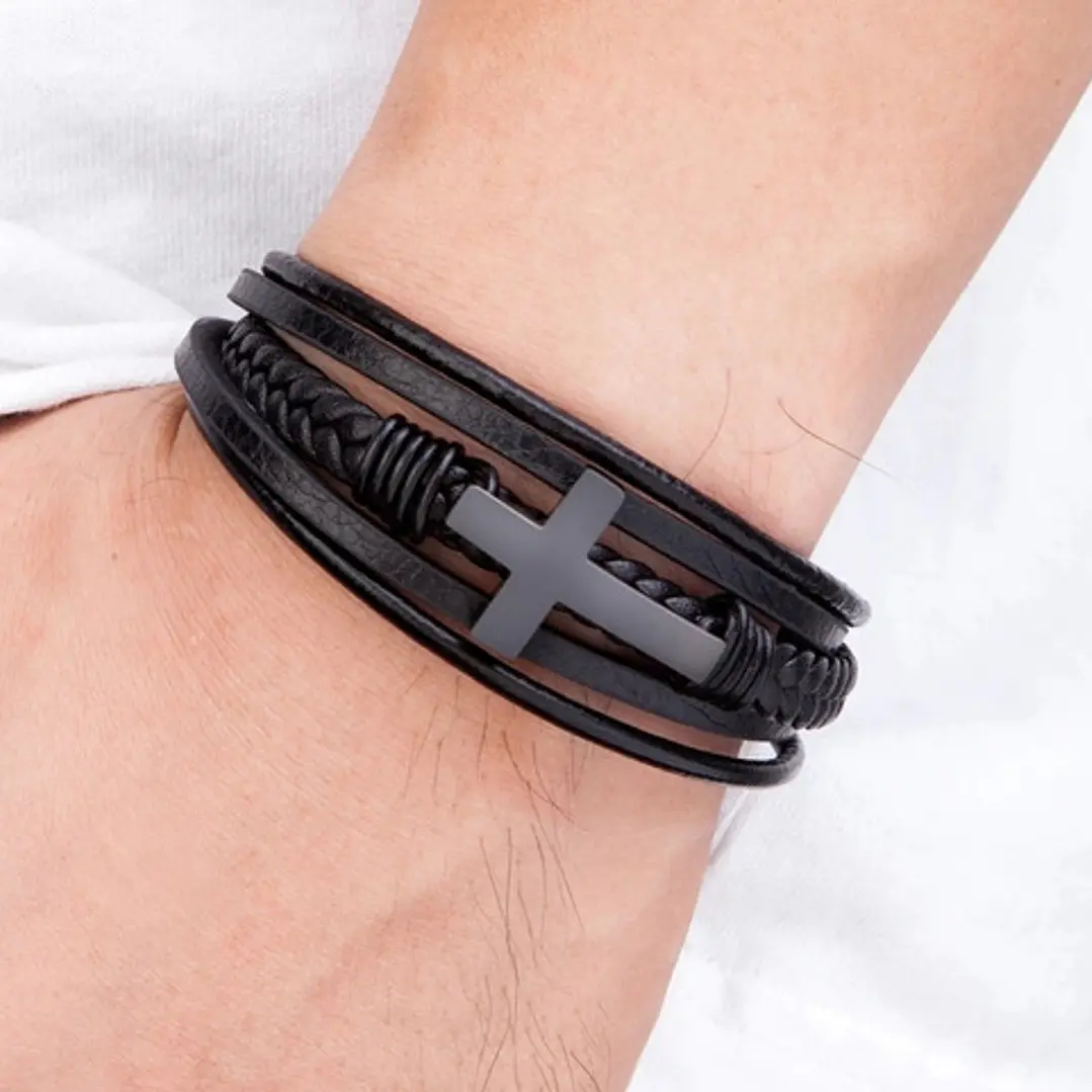 Pulsera Cuero Classic Cross, Cierre Magnético, Hombre 2
