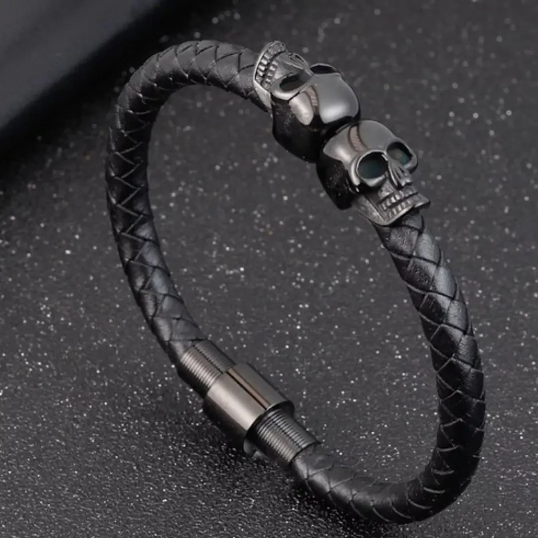 Pulsera Cuero Two Black Skulls, Cierre Magnético, Hombre 2