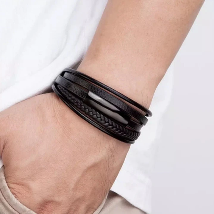 Pulsera Cuero Black Modelo Praga, Cierre Magnético, Hombre 3