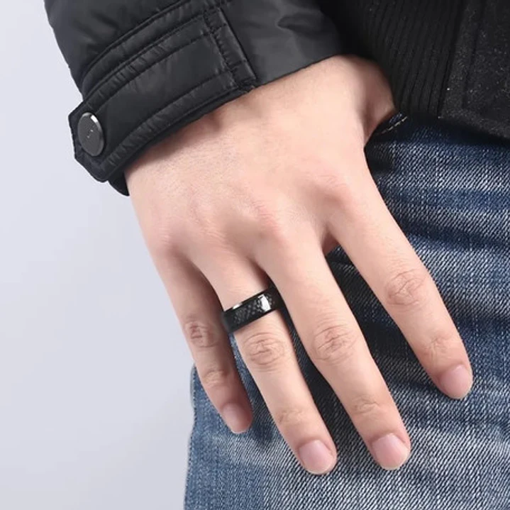 Anillo Arezzo Black, Carbon Fiber, Moda Hombre 2