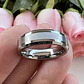 Anillo Tungsteno Eclipse Silver 8mm, Compromiso Premium - Miniatura 4