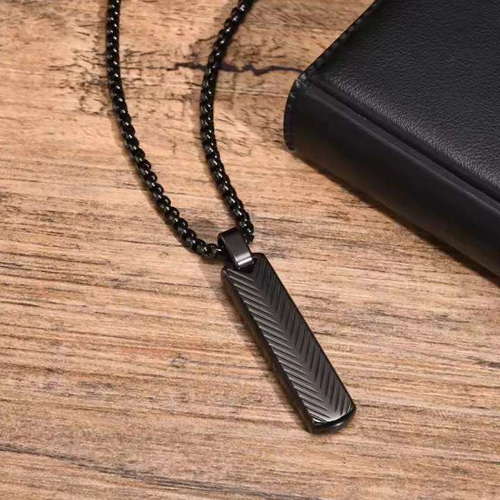 Collar Negro Minimalista Legacy, Acero Inoxidable, Hombre 2