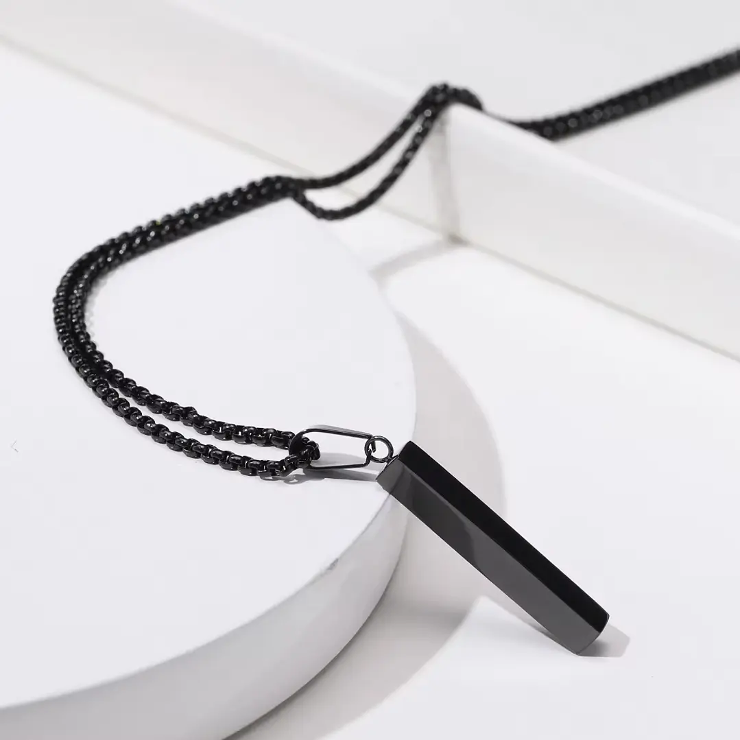 Collar Negro Minimalista Horizon, Acero Inoxidable, Hombre 3