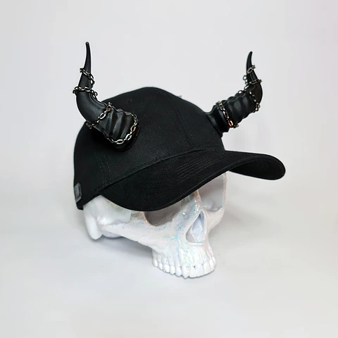 Gorra Lúcifer con Cadenas