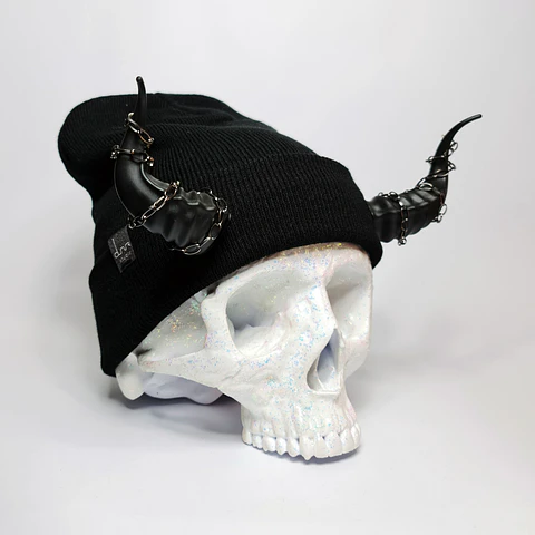 Beanie Lúcifer Con Cadenas