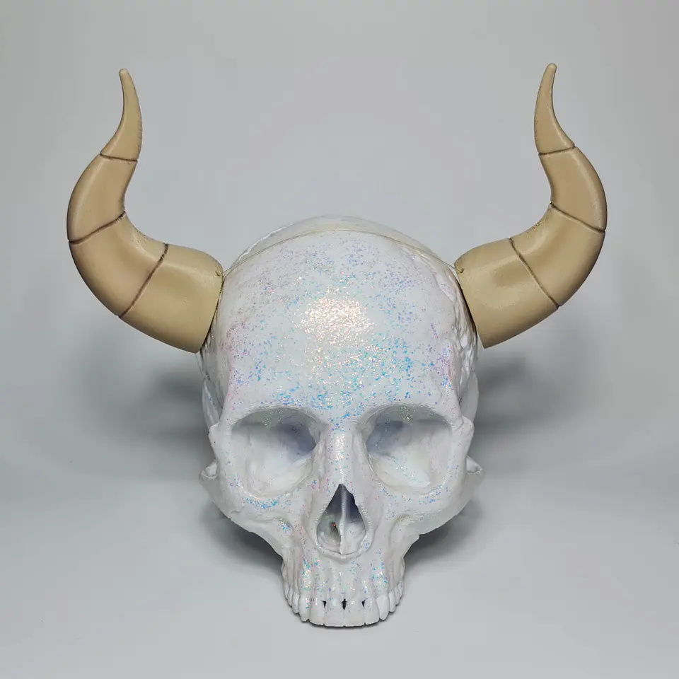 Aura the Guillotine Horns 2